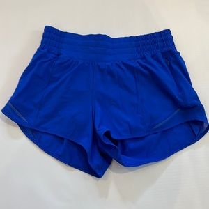 Lululemon hotty hot high waisted 2.5 inch shorts size 4 in cerulean blue